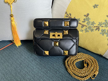 Fortok Valentino Garavani Roman Stud Small Shoulder Bag Black 19 x 13 x 6cm