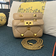 Fortok Valentino Garavani Roman Stud Small Shoulder Bag Beige 19 x 13 x 6cm - 1