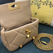 Fortok Valentino Garavani Roman Stud Small Shoulder Bag Beige 19 x 13 x 6cm - 6
