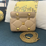 Fortok Valentino Garavani Roman Stud Small Shoulder Bag Beige 19 x 13 x 6cm - 5