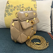 Fortok Valentino Garavani Roman Stud Small Shoulder Bag Beige 19 x 13 x 6cm - 3
