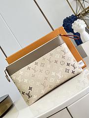Fortok Louis Vuittonn Pochette Voyage Souple Pouch Monogram Surplus Canvas M29427 33.5 x 26 x 5.5 cm - 6