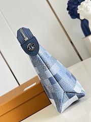 Fortok Louis Vuittonn Pochette Voyage Souple Pouch Damoflage Coated Canvas Denim M28846 30 x 21 x 7.5 cm - 4