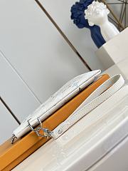 Fortok Louis Vuitton Pochette To-Go Monogram Shadow White 30 x 21.5 x 1cm - 3