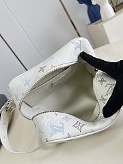 Fortok Louis Vuitton Locker Dopp Kit White Monogram Shadow 23 x 13 x 12cm - 6