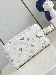 Fortok Louis Vuitton Locker Dopp Kit White Monogram Shadow 23 x 13 x 12cm - 4