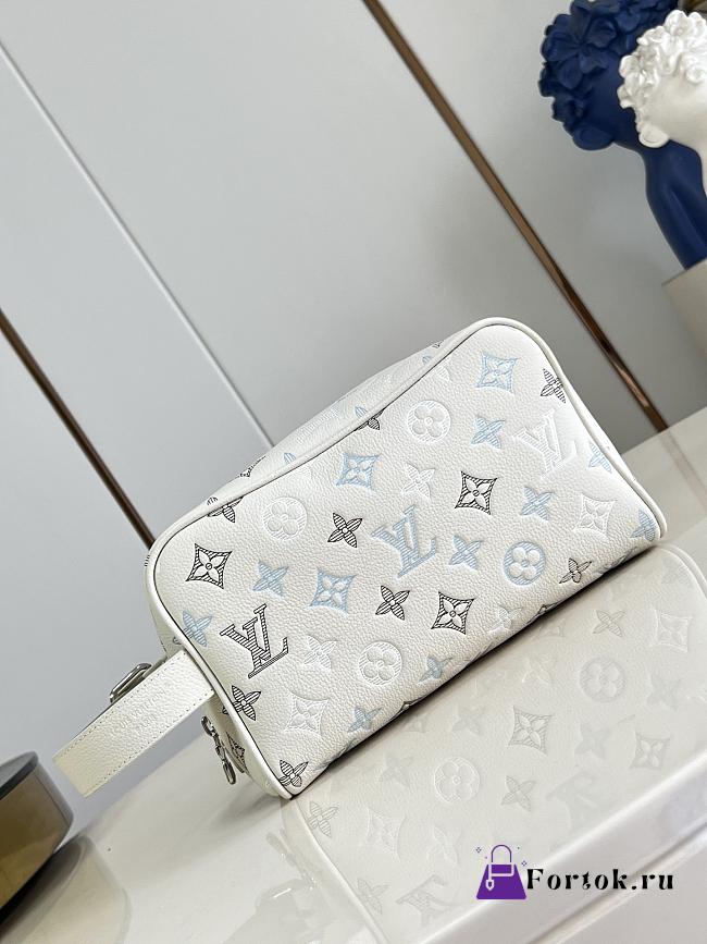Fortok Louis Vuitton Locker Dopp Kit White Monogram Shadow 23 x 13 x 12cm - 1