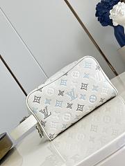 Fortok Louis Vuitton Locker Dopp Kit White Monogram Shadow 23 x 13 x 12cm - 1