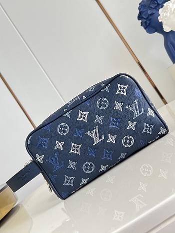 Fortok Louis Vuitton Locker Dopp Kit Navy Blue Monogram Shadow 23 x 13 x 12cm