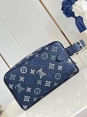Fortok Louis Vuitton Locker Dopp Kit Navy Blue Monogram Shadow 23 x 13 x 12cm - 6