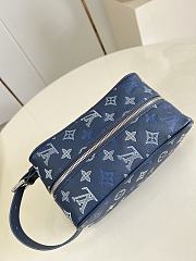 Fortok Louis Vuitton Locker Dopp Kit Navy Blue Monogram Shadow 23 x 13 x 12cm - 2