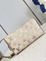 Fortok Louis Vuitton Locker Dopp Kit Sand Beige Monogram Shadow 23 x 13 x 12cm - 3
