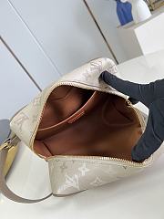 Fortok Louis Vuitton Locker Dopp Kit Sand Beige Monogram Shadow 23 x 13 x 12cm - 4