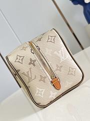 Fortok Louis Vuitton Locker Dopp Kit Sand Beige Monogram Shadow 23 x 13 x 12cm - 5