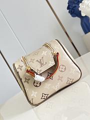 Fortok Louis Vuitton Dopp Kit Sand Beige Monogram Surplus Canvas 28 x 15 x 16.5cm - 4
