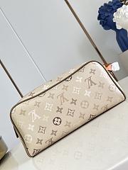 Fortok Louis Vuitton Dopp Kit Sand Beige Monogram Surplus Canvas 28 x 15 x 16.5cm - 3