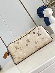 Fortok Louis Vuitton Dopp Kit Sand Beige Monogram Surplus Canvas 28 x 15 x 16.5cm - 1