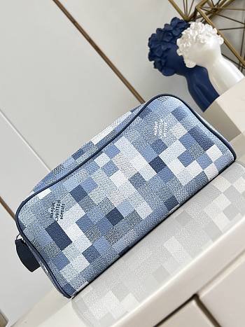 Fortok Louis Vuitton Dopp Kit Damoflage Coated Canvas 28 x 15 x 16.5cm