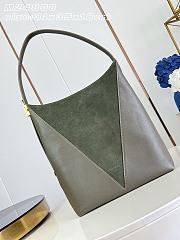 Fortok Louis Vuitton Low Key Hobo MM Dark Fango 31 x 35 x 18 cm - 1