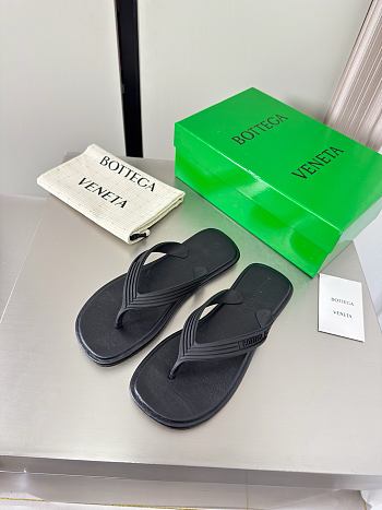 Fortok Bottega Veneta Sampieri Thong Sandals Black Rubber
