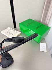 Fortok Bottega Veneta Sampieri Thong Sandals Black Rubber - 5