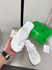 Fortok Bottega Veneta Sampieri Thong Sandals White Rubber - 2