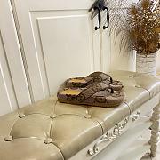 Fortok Gucci Vittoria GG canvas thong sandals - 2