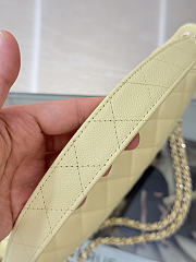 Fortok Chanel Half Moon Hobo Caviar Light Yellow 23-13-5cm - 5