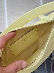 Fortok Chanel Half Moon Hobo Caviar Light Yellow 23-13-5cm - 2