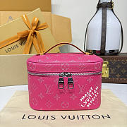 Fortok Louis Vuitton Nice Mini Toiletry Bag Rose Pondichery Monogram Heritage 20*12*13.5cm - 1