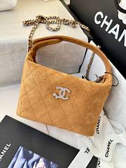 Fortok 25A Beige Suede Caviar Métiers D’Art Clutch With Chain 19cm - 5