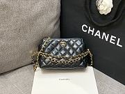 Fortok Chanel Shiny Crumpled Calfskin Quilted Clutch With Chain Black 19cm - 1