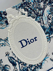 Fortok Dior Medium Book Tote With Strap Blue Toile de Jouy Floral Garden Embroidery and White Dior Médaillon 36 x 27.5 x 16.5 cm - 4