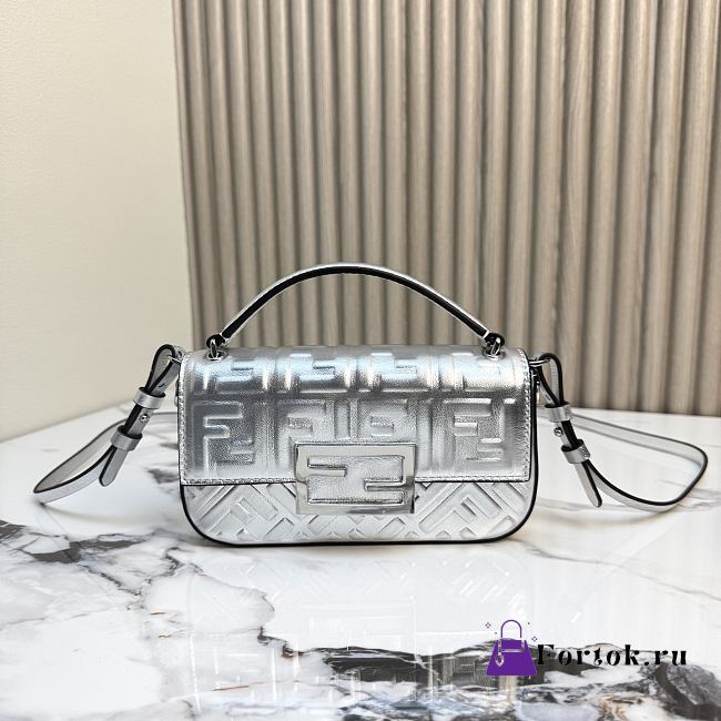 Fortok Fendi Baguette Phone Pouch Metallic Silver 19 x3x11cm - 1