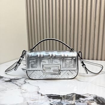 Fortok Fendi Baguette Phone Pouch Metallic Silver 19 x3x11cm