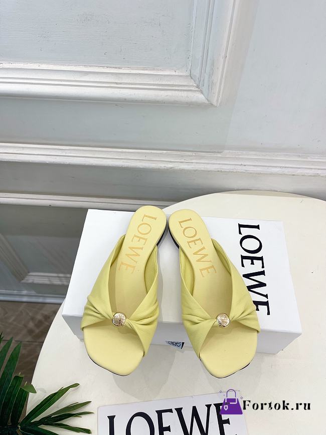 Fortok Loewe Pebble Soft Slides Leather Yellow Flats - 1