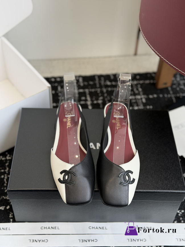 Fortok Chanel Two-Tone Slingback Flats Double C Black-White  - 1