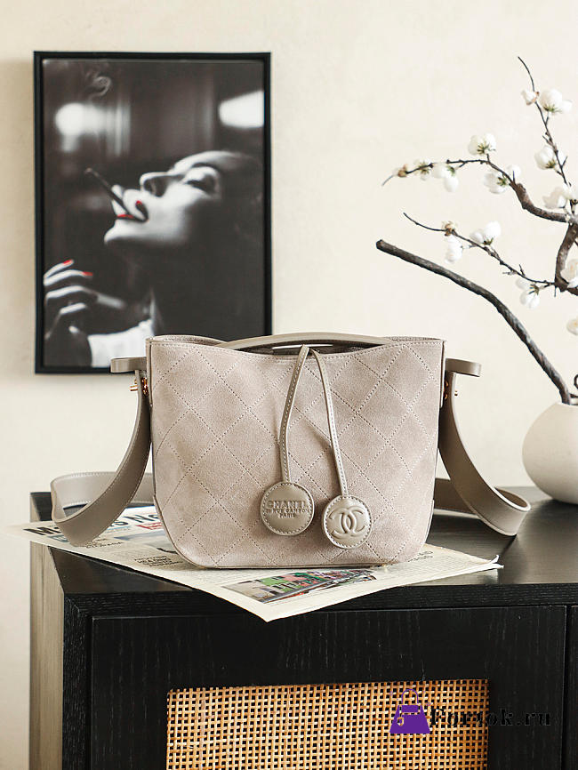 Fortok Chanel Bucket Bag Quilted Suede Grey 20x11x18cm - 1