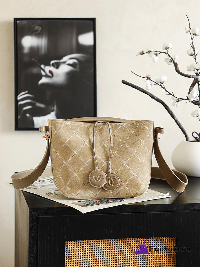 Fortok Chanel Bucket Bag Quilted Suede Brown 20x11x18cm - 1