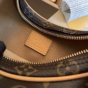 Fortok Louis Vuitton Loop Handbag Monogram Canvas M81098 23x13x6cm  - 5