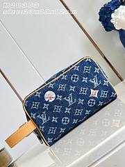 Fortok Louis Vuitton Locker Dopp Kit Monogram Flowers Denim M28363 23x13x12cm - 1