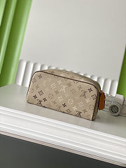 Fortok Louis Vuitton Dopp Kit Sand Beige Monogram Surplus Canvas 28 x 15 x 16.5cm - 4