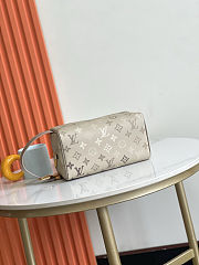 Fortok Louis Vuitton Locker Dopp Kit Sand Beige Monogram Shadow 23 x 13 x 12cm - 4