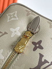 Fortok Louis Vuitton Locker Dopp Kit Sand Beige Monogram Shadow 23 x 13 x 12cm - 2
