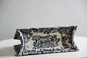 Fortok Dior Book Tote Ecru and Blue Toile de Jouy Embroidery 36 x 27.5 x 16.5 cm - 4