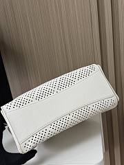 Fortok Chanel Spring Summer 2026 Pre-collection 25 Mini Handbag Perforated Calfskin & Gold-Tone Metal White 22-20-12.5cm - 6