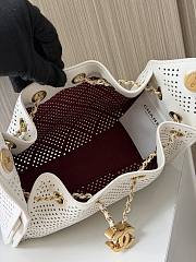 Fortok Chanel Spring Summer 2026 Pre-collection 25 Mini Handbag Perforated Calfskin & Gold-Tone Metal White 22-20-12.5cm - 2
