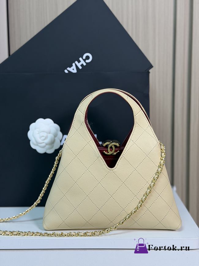 Fortok Chanel Métiers d’art 2026 Shopping Bag Yellow 23x23x7cm - 1