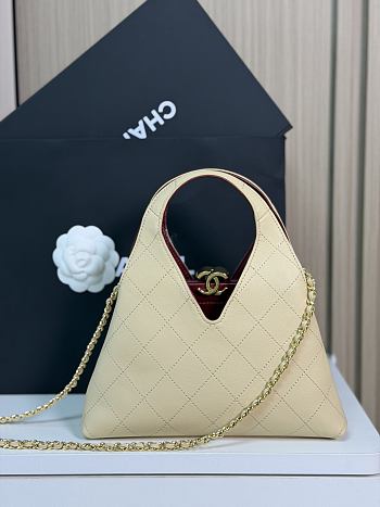 Fortok Chanel Métiers d’art 2026 Shopping Bag Yellow 23x23x7cm