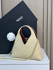 Fortok Chanel Métiers d’art 2026 Shopping Bag Yellow 23x23x7cm - 5